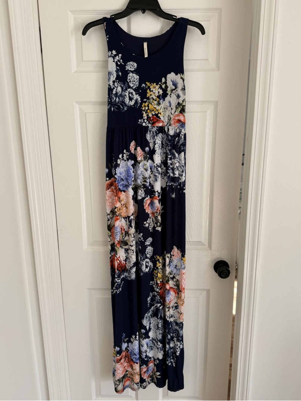Navy Floral High Waist Maxi Dress with pockets! Size Large